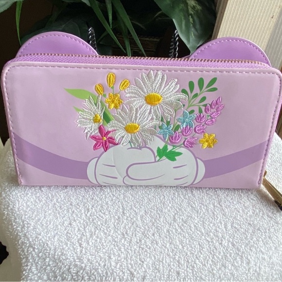 🔥 Loungefly Disney Minnie Mouse Floral Zip Around Long Wallet Purple, NWT … - Picture 2 of 10